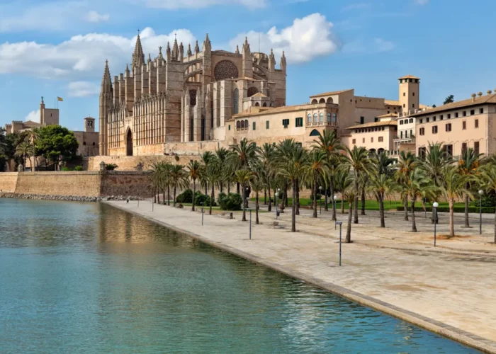 La majestueuse cathédrale de Palma : un incontournable pour les amateurs d’architecture religieuse