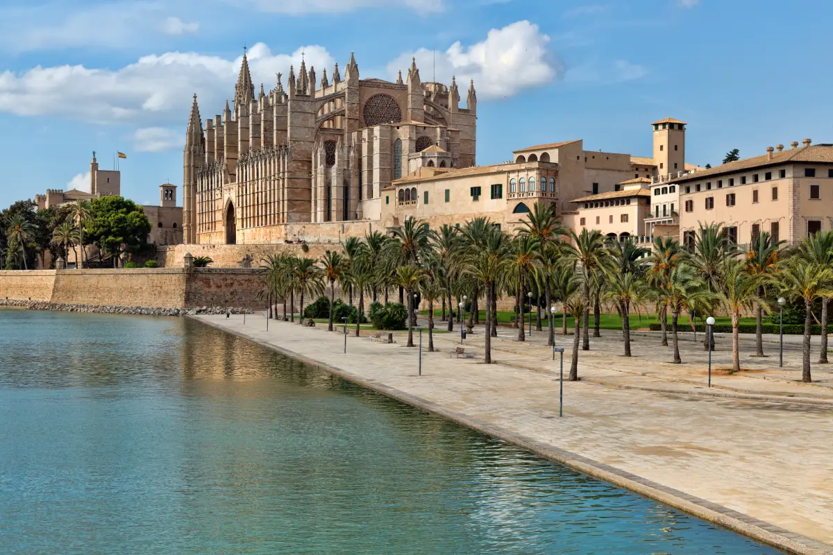 La majestueuse cathédrale de Palma : un incontournable pour les amateurs d’architecture religieuse