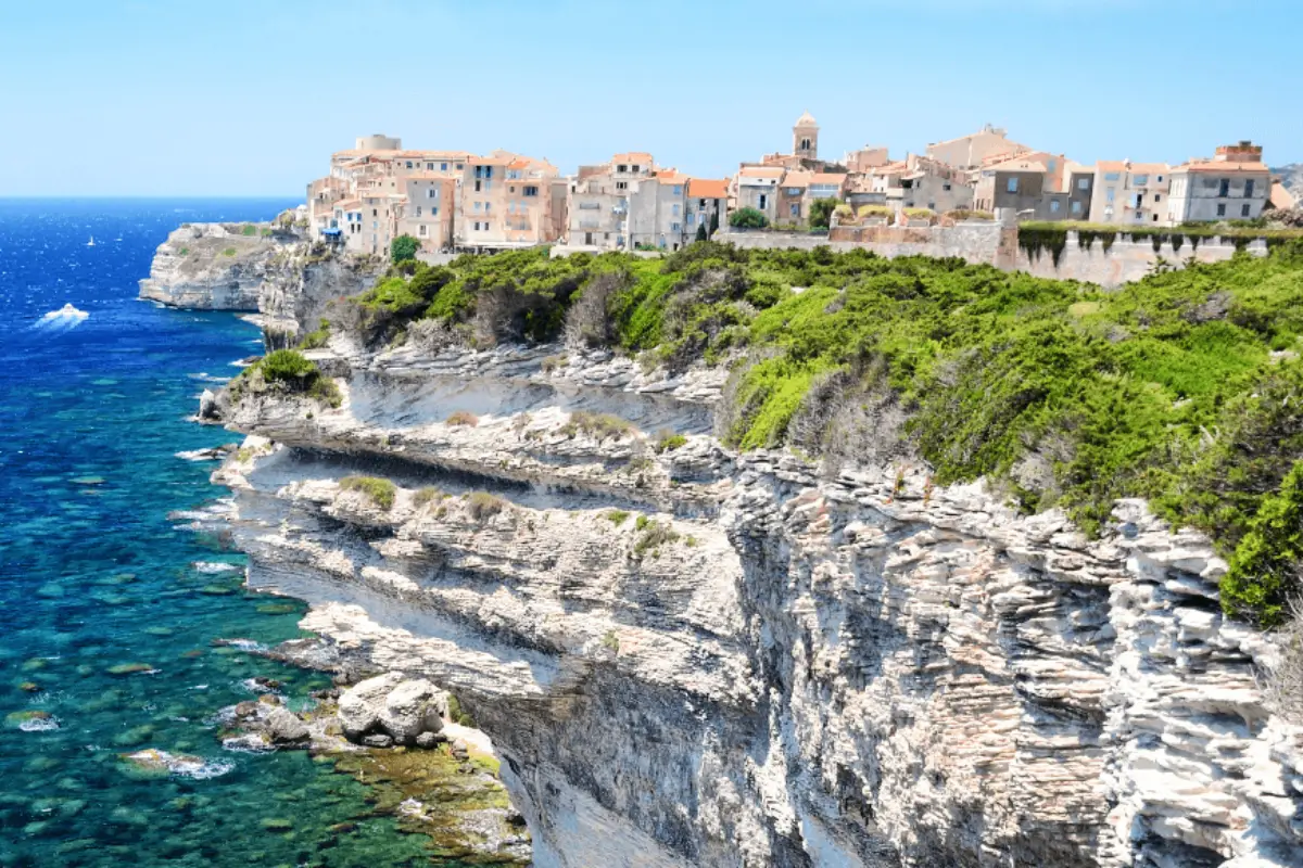 Figari : la porte d’entrée vers le sud de la Corse, entre vignobles et plages de rêve